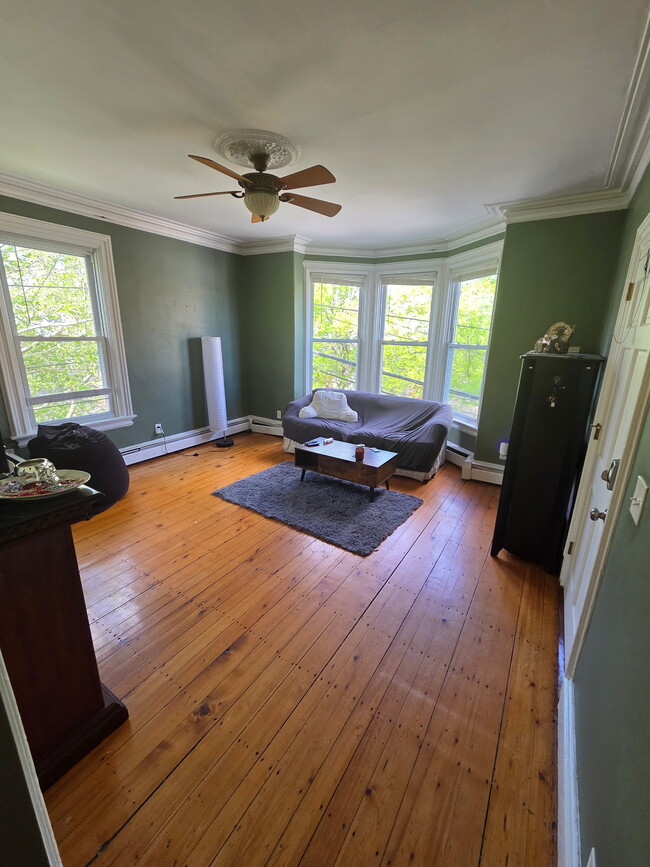 Building Photo - 123 Vinton St