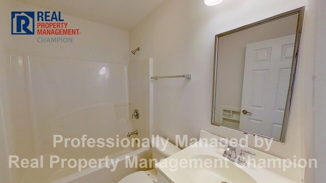 Building Photo - Welcoming Home in Courtney Pines w/Fenced Yard