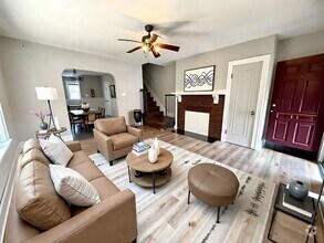 Building Photo - 3 Bedroom 1 Bathroom in York with Sunroom,...