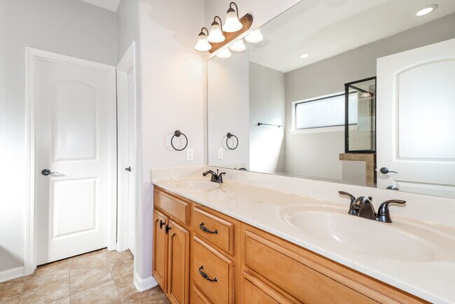 Building Photo - 300 Garden Springs Dr