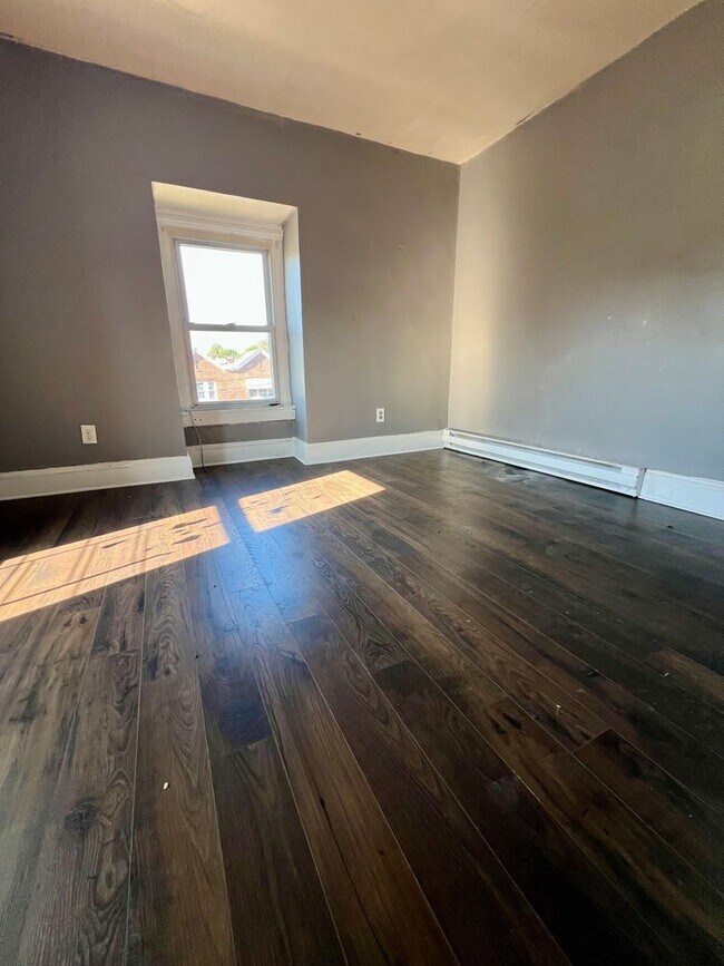 Building Photo - Gorgeous 2-Bedroom Apartment in Darby! Available NOW!