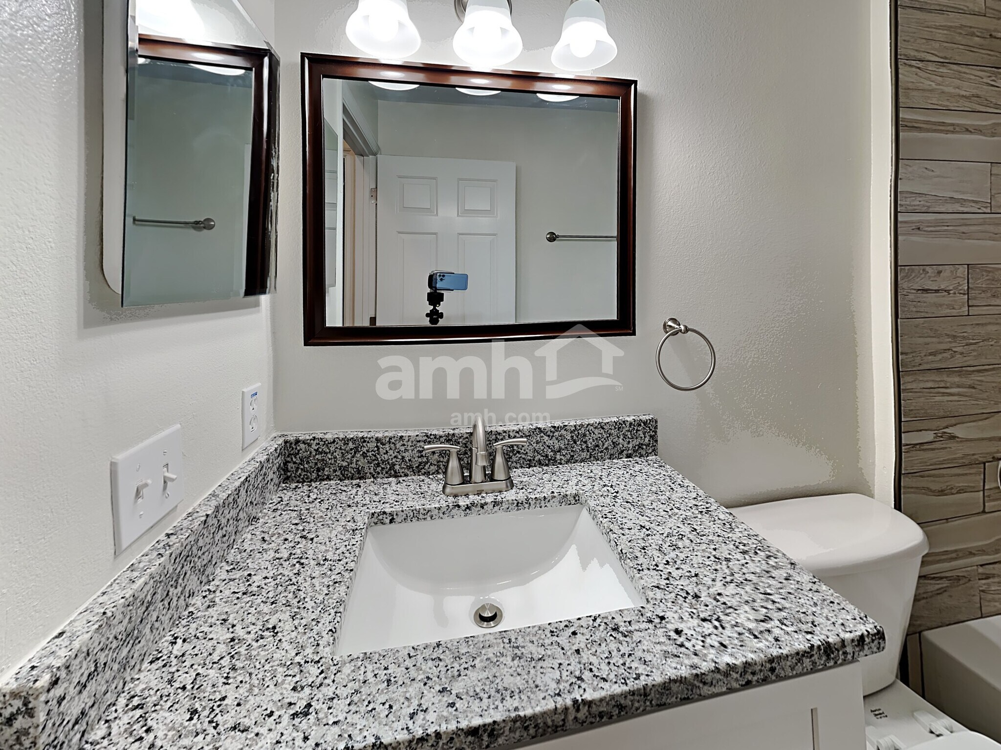 Building Photo - 3826 Bayshore Cir