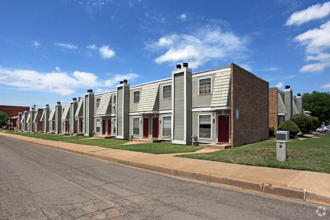 Primary Photo - Maple 500 Apartments