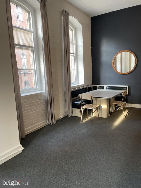 Building Photo - 408 Vine St