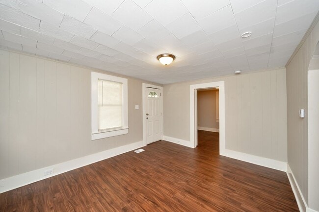 Building Photo - Holiday Special! $250 off First Month's Rent! Renovated Hueytown Charmer – 2 Beds, 1 Bath, Move-I...