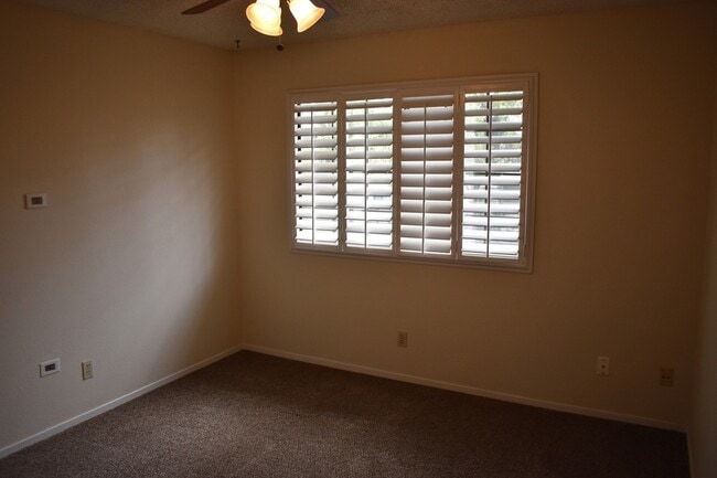 Building Photo - 4727 E Alamos Ave