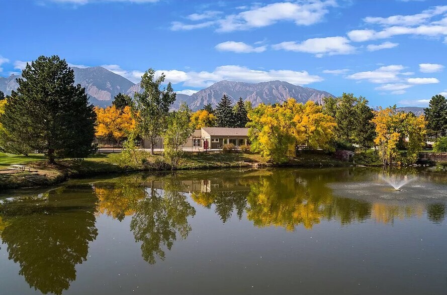 Building Photo - 860 W Moorhead Cir