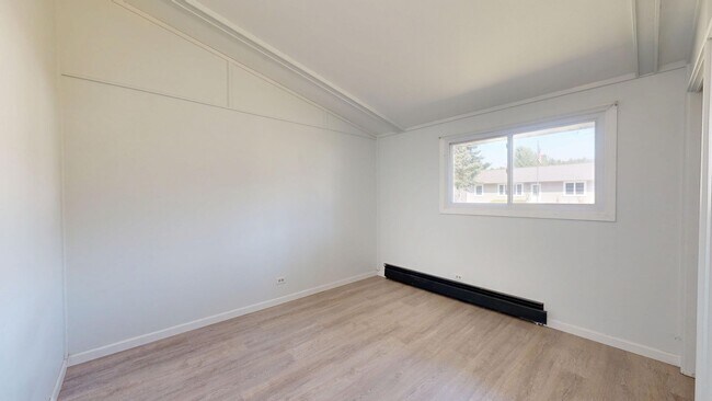 Building Photo - 137 Cedar St
