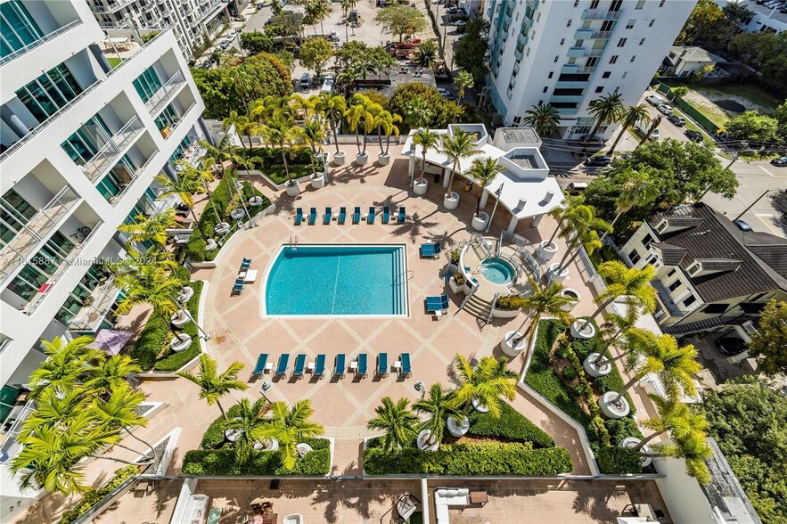 Amenities - 350 NE 24th St