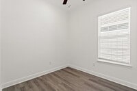 Building Photo - 212 Kara Lake Dr