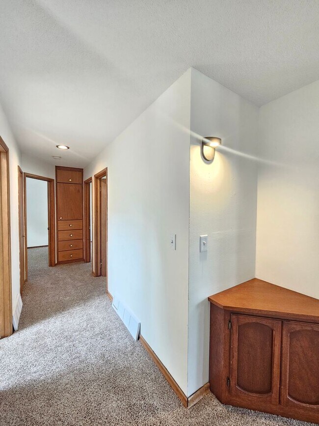 Building Photo - $2,500 - 4 Bed / 2 Bath Beautiful Home in ...