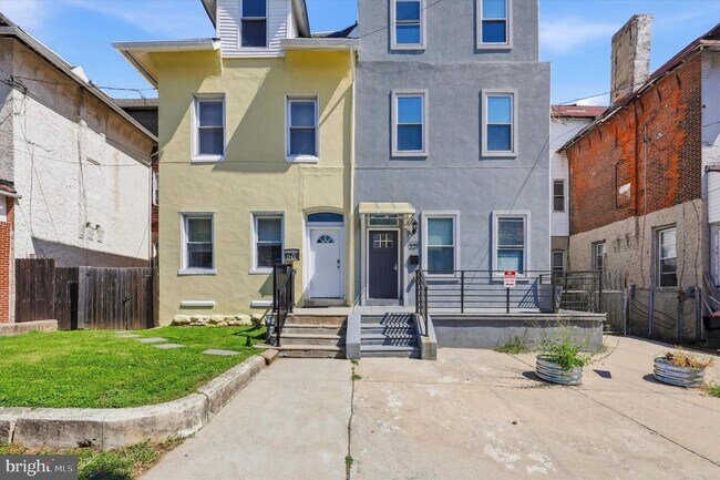 Building Photo - 1219 S 46th St
