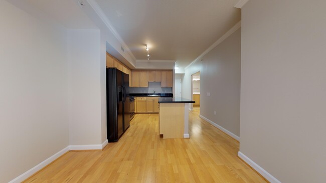 Building Photo - Logan Circle One Bedroom With Private Balc...