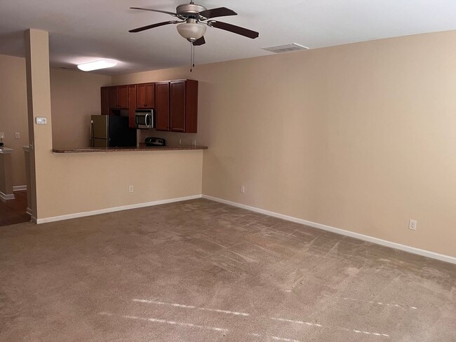 Building Photo - Lovely 3 Bedroom 2.5 Bath Townhouse in Raleigh!