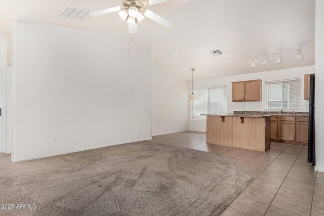 Building Photo - 2129 E Danbury Rd