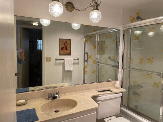 Building Photo - 9423 S Hollybrook Lake Dr