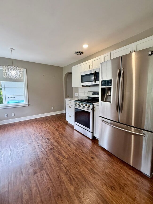 Building Photo - Four Bedroom Home in Kalamazoo