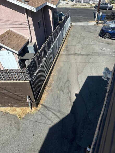 Building Photo - 2125 Manitou Ave