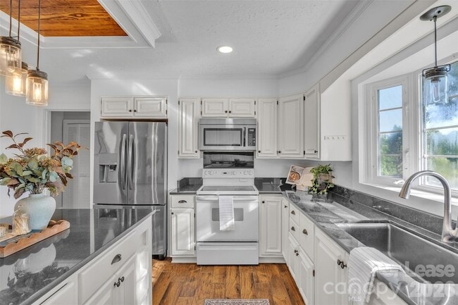 Building Photo - 462 Mock Mill Rd