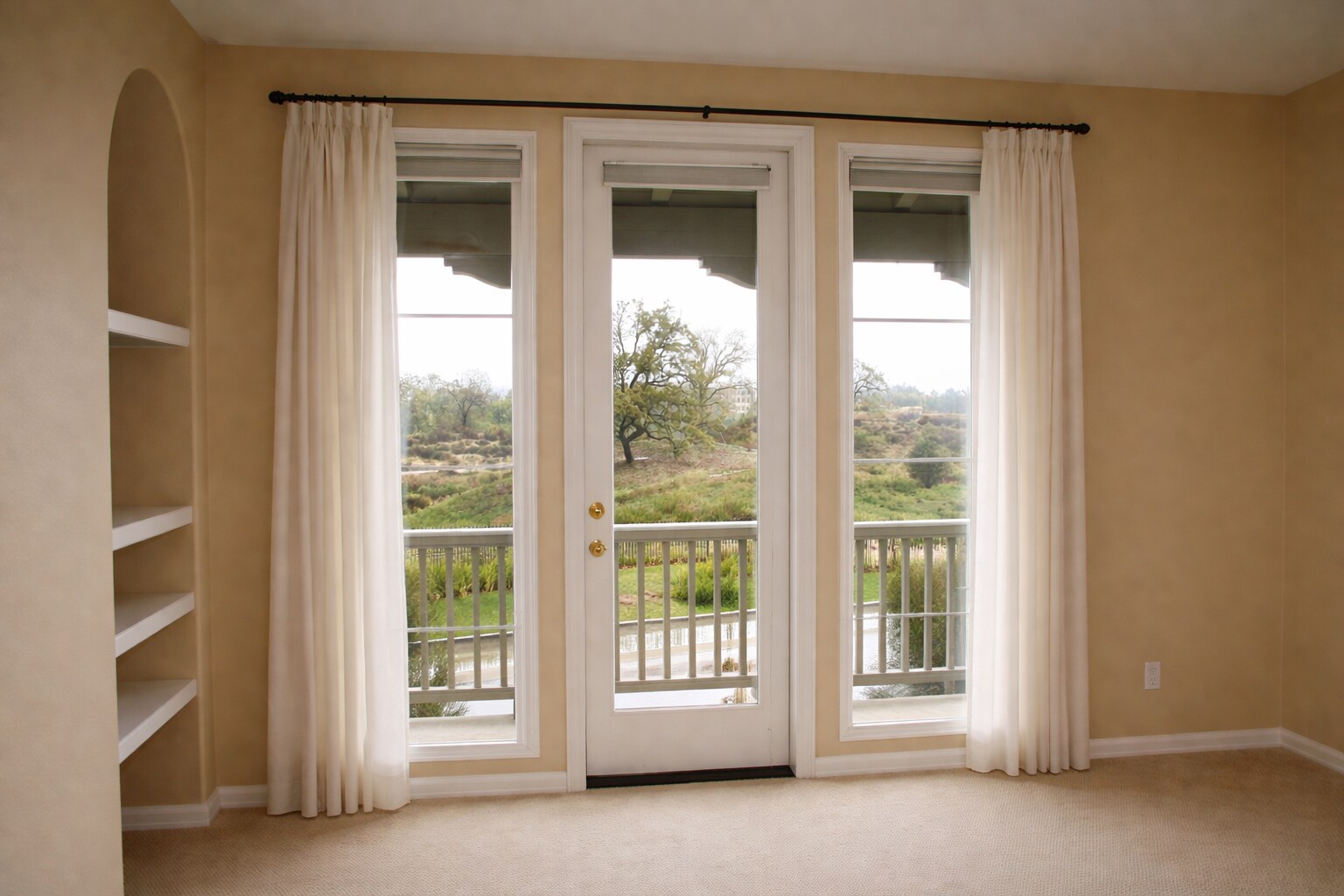 Building Photo - 27014 Carmelita Dr