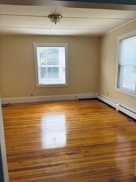 livingroom - 597 S Main St