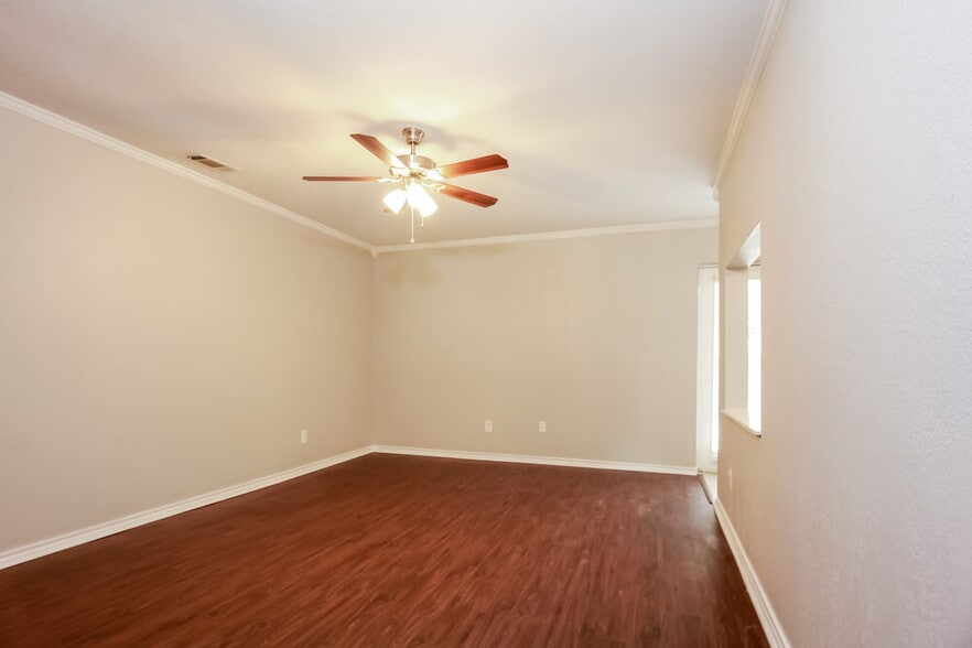 Building Photo - 1050 Brownwood Dr