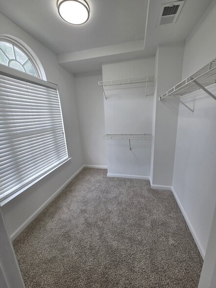 Building Photo - 4909 Orchard Hill Dr