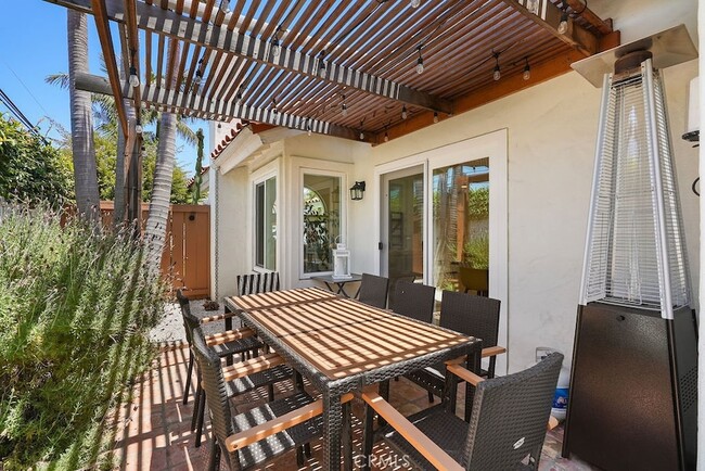 Building Photo - 201 La Costa Ct