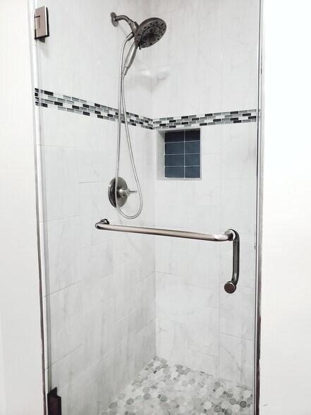 Building Photo - 6050 Canterbury Dr