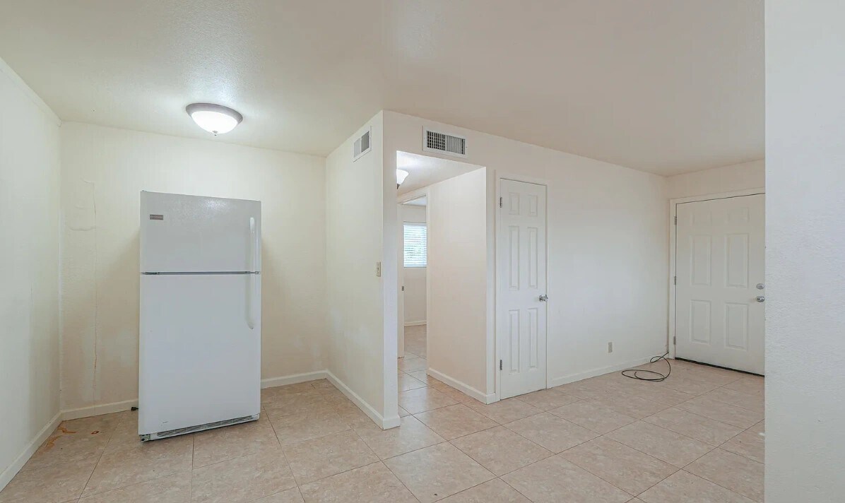 Building Photo - 302 N Morrison Ave