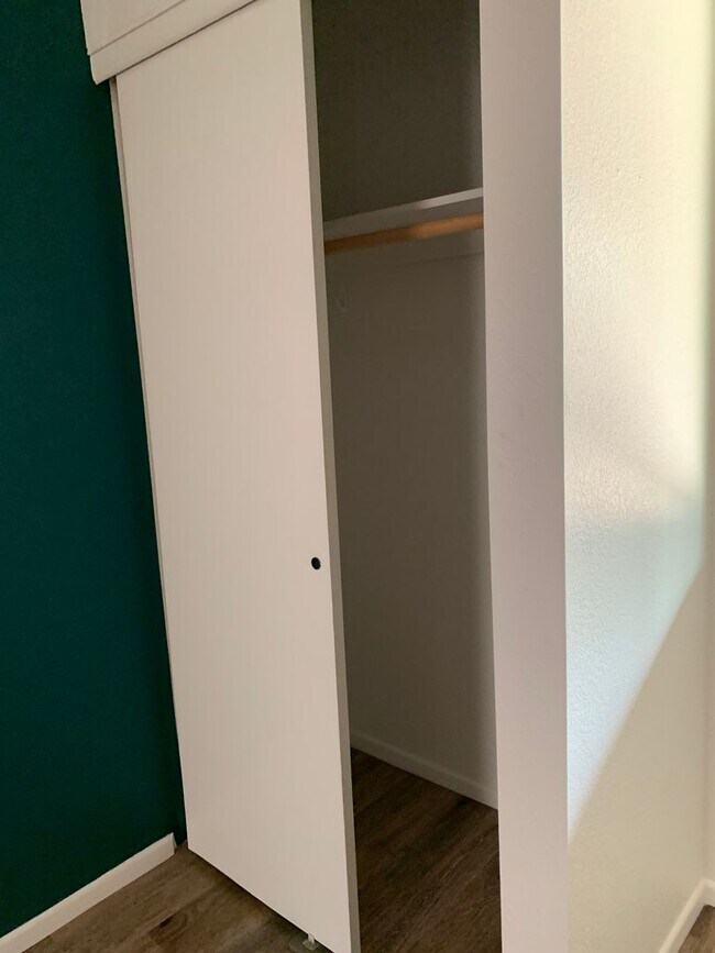Building Photo - 3 bedroom 2 bath
