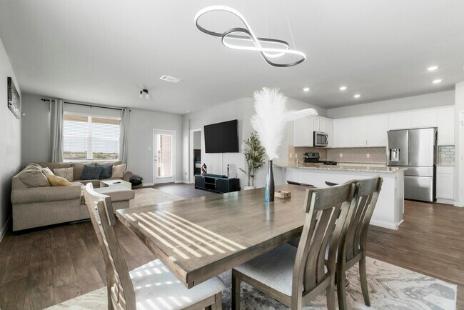 Building Photo - 212 Apache Plum Dr