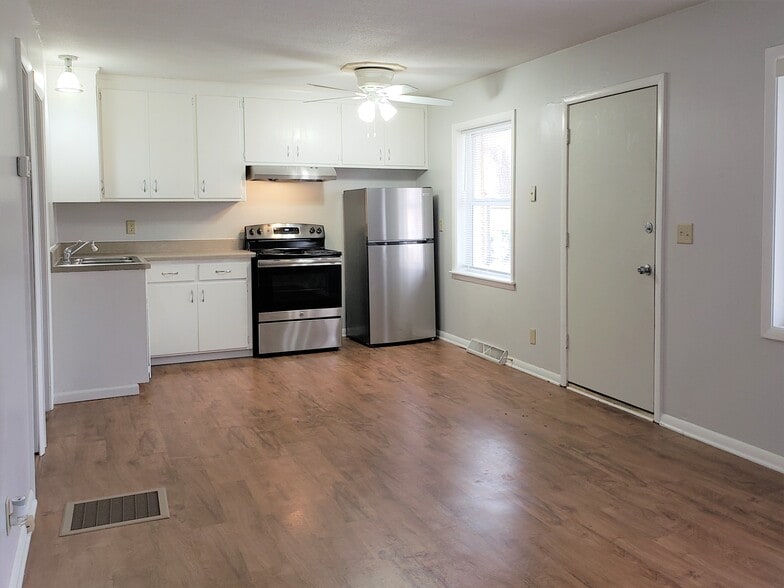 Kitchen - 543 5th St NW