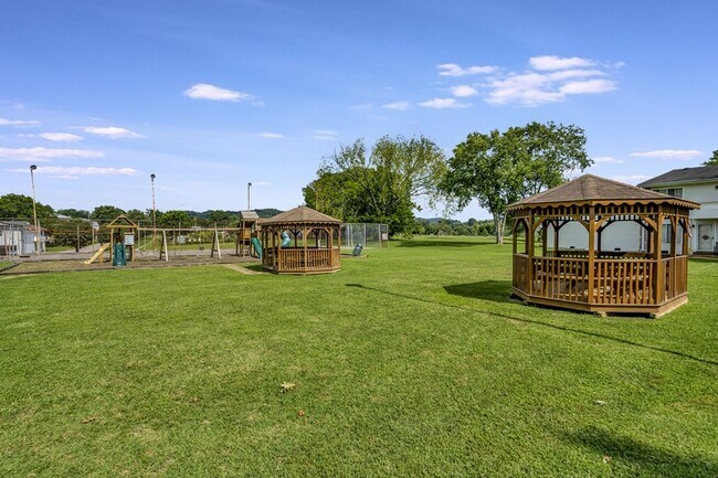 Building Photo - 810 Bellevue Rd