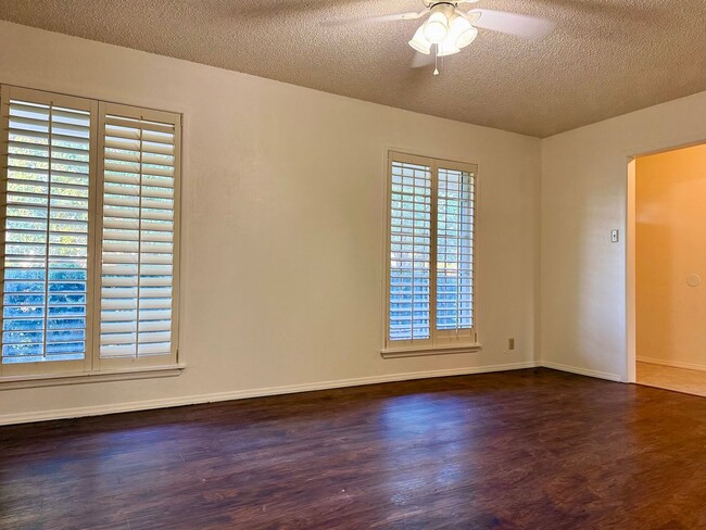Building Photo - 2213 Culver Dr