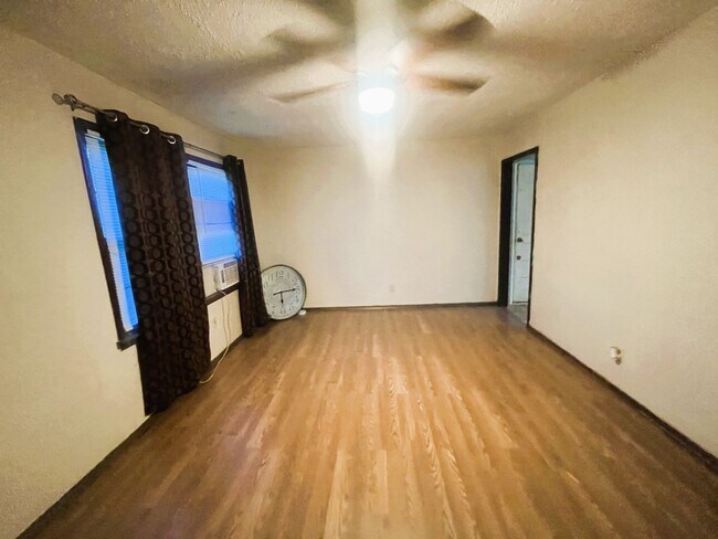 Building Photo - 5216 Foster Dr