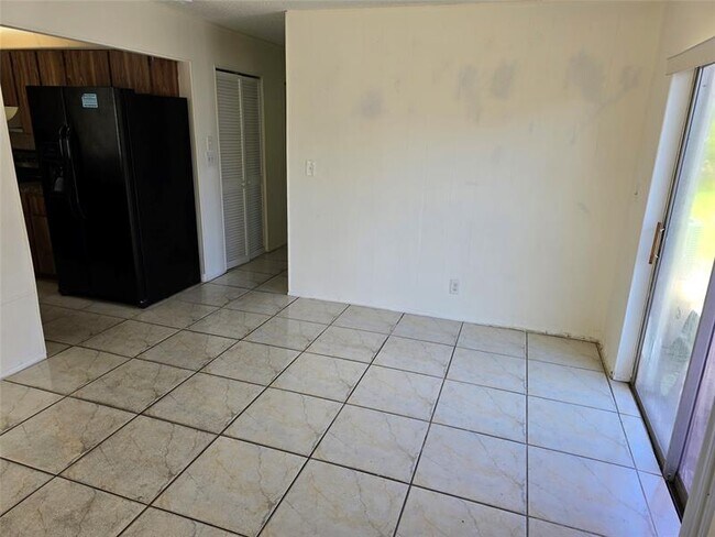 Building Photo - 433 SW 61st Terrace