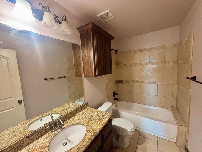 Building Photo - Wonderful 3 Bed 2 Bath Home in Yukon