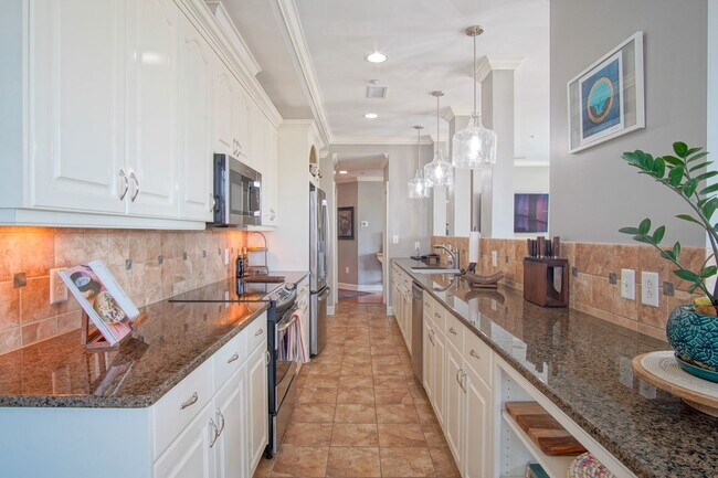 Building Photo - NEW LISTING!!!!!