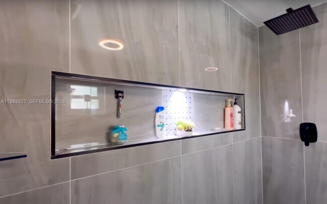 Building Photo - 8275 Shadow Wood Blvd