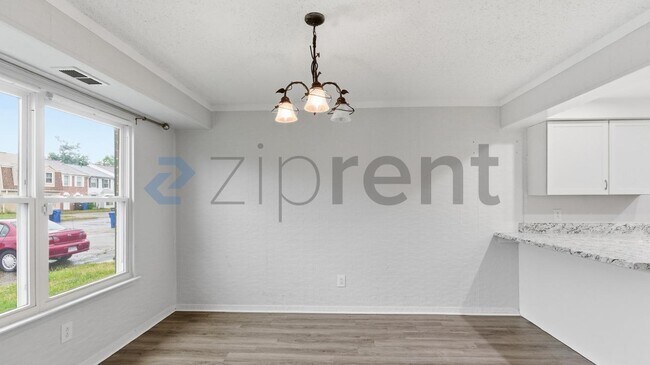Building Photo - Unit