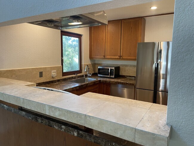 Building Photo - 100 Suntree Ln