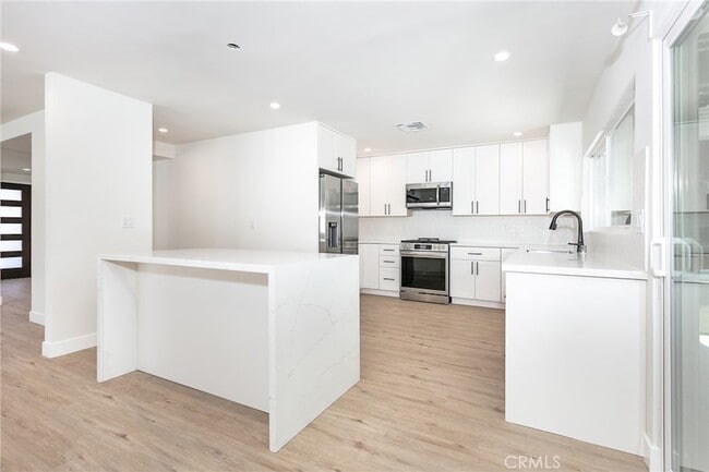 Building Photo - 6419 Valley Cir Terrace