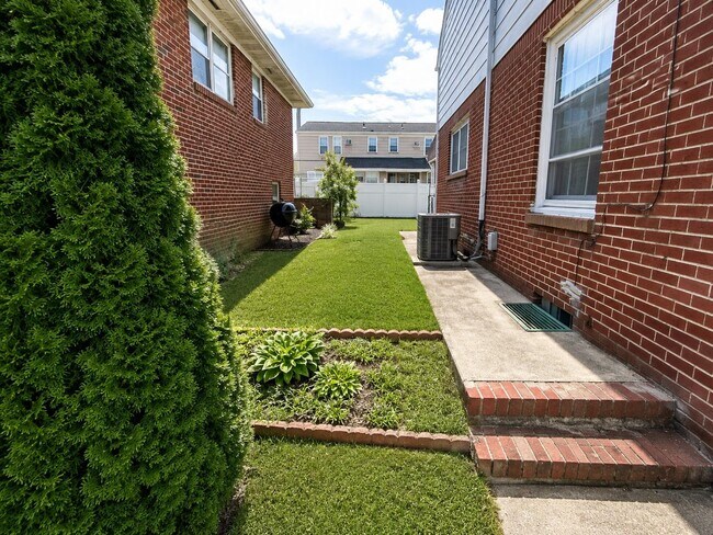 Building Photo - 285 Stover Ave