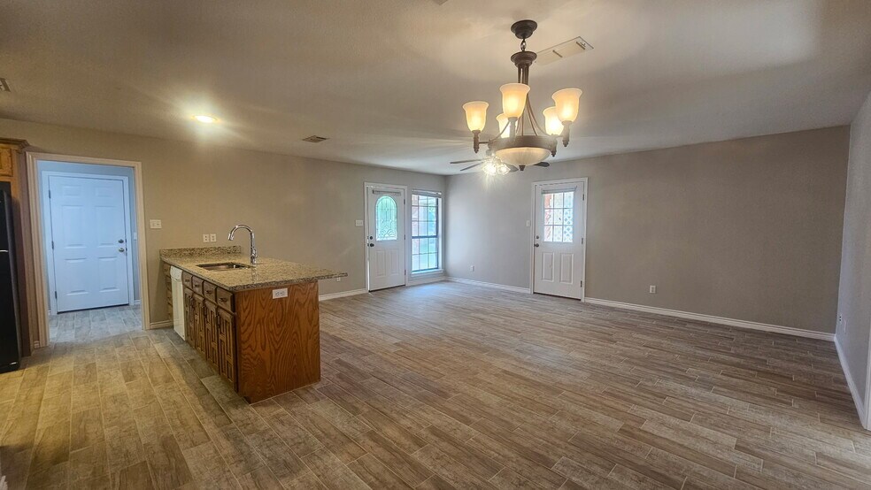 Looking across at living room - 203 Bluebonnet St