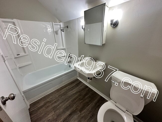 Building Photo - Newly Updated 4 Bed 2 bath home