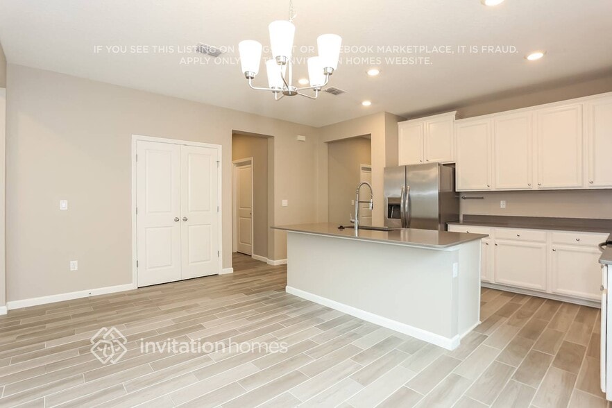 Building Photo - 10051 Lemon Grass Ln