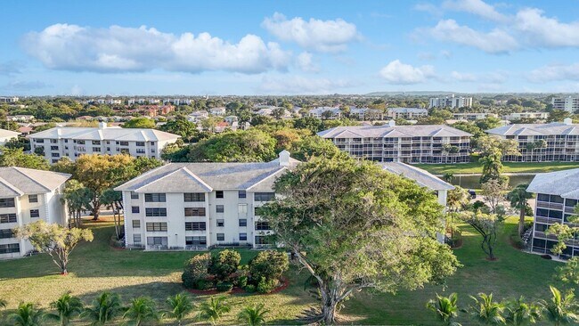Building Photo - 6121 Balboa Cir