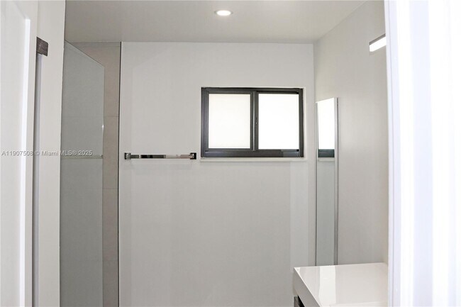 Building Photo - 11020 SW 140th Ave