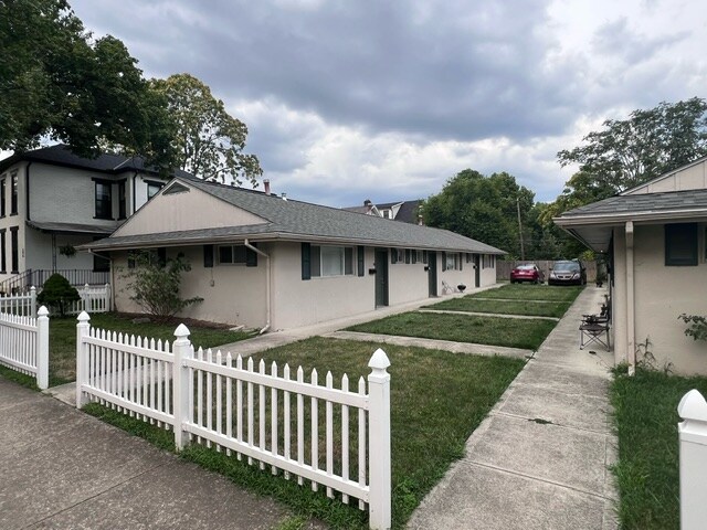 Primary Photo - 404-406 Kelton Ave